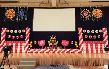 夏祭りステージバルーン装飾